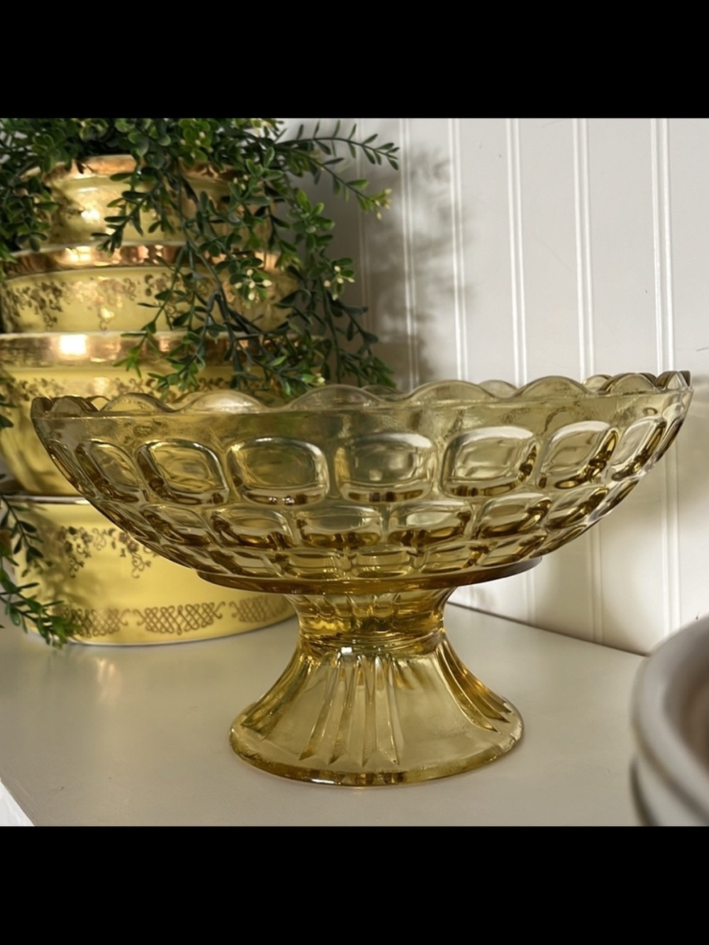 Vintage 10” Yorktown Colonial Thumbprint Amber Gold Footed Bowl Federal Glass